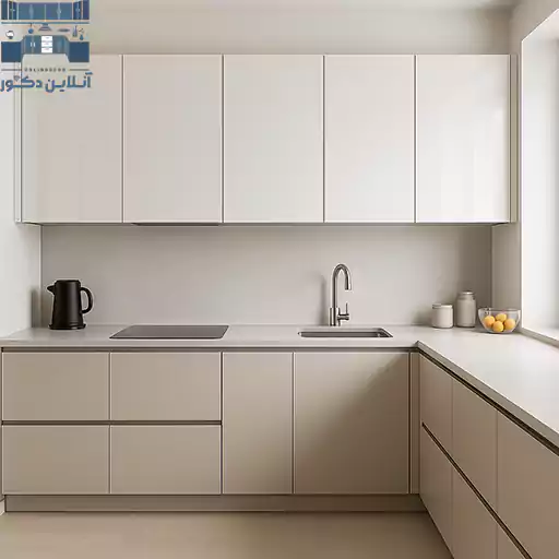 کابینت ساده بدون دستگیره آشپزخانه با طراحی مدرن و رنگ سفید و بژ براق، مناسب دکوراسیون مینیمال و شیک ایرانی ۲۰۲۵ | آنلاین دکور